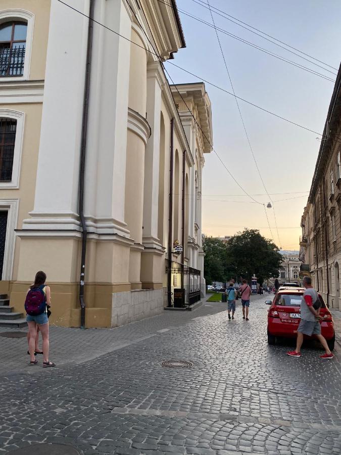 В Центрі Біля Ратуші Вулиця Площа Ринок 11 Leópolis Exterior foto